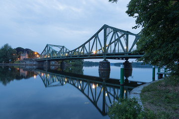 Fototapeta na wymiar Ganze Glienicker Brücke