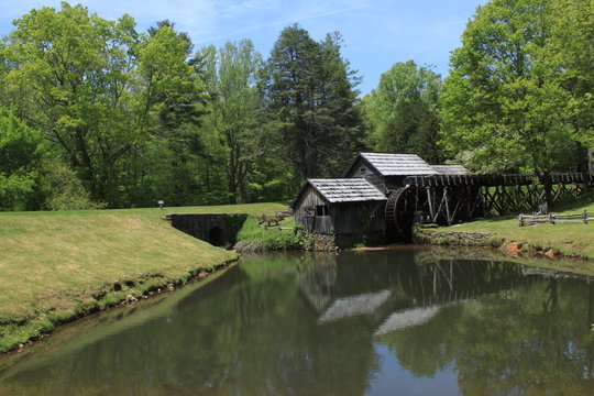 Partie an der berühmten Mabry Mill in den Bergen von Virginia