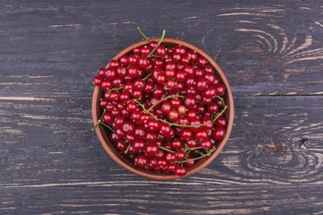 Redcurrants in a bowl