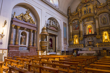 Fototapeta na wymiar Interior of the church of San Lorenzo in Pamplona, Spain
