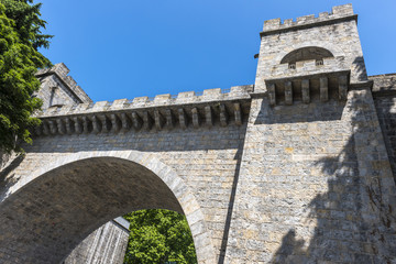 Obraz premium Portal Nuevo en la muralla de Pamplona (España)