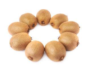 Multiple kiwifruits aligned in circle