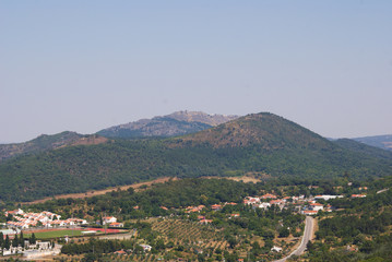 Fototapeta na wymiar View of Marvão Castle from Castelo de Vide 