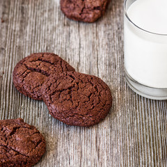 chocolate chip cookies with milk