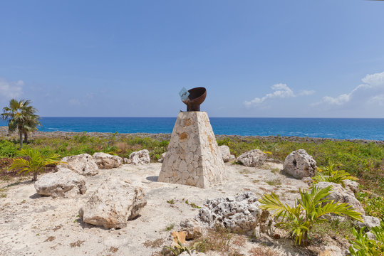 60th anniversary reign of Elizabeth II monument on Grand Cayman