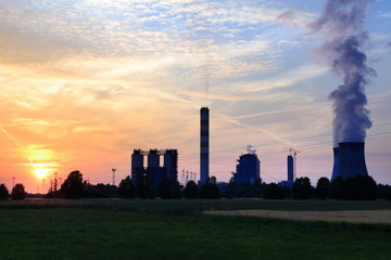 Elektrownia, zachód słońca.