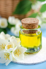 Cosmetic oil (perfume) with jasmine essence