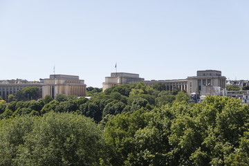 Fototapeta na wymiar Trocadéro à Paris, vue depuis le toit du musée du Quai Branly