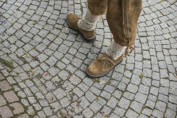 Bayrische Schue mit Lederhosen