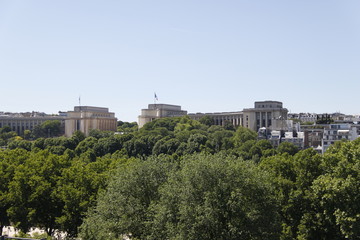 Fototapeta na wymiar Trocadéro à Paris, vue depuis le toit du musée du Quai Branly