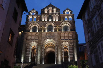 Cathédrale Notre-Dame du Puy à l'heure bleue