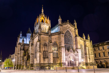 St Giles' Cathedral in Edinburgh at night