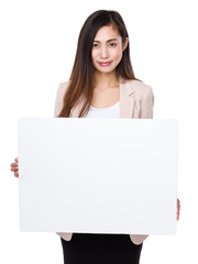 Naklejka premium Asian businesswoman show with placard
