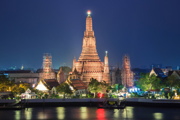 Fototapeta premium Atmosphere thai temple in night