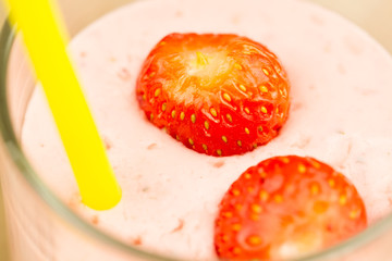 fresh berry smoothie with strawberries, macro