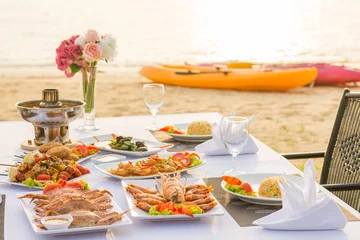 Tuinposter barbecue seafood for dinner by the sea © Sunanta