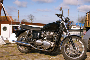 Motorrad im Hafen