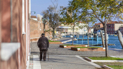 Ballad of an old man with a cane in Venice