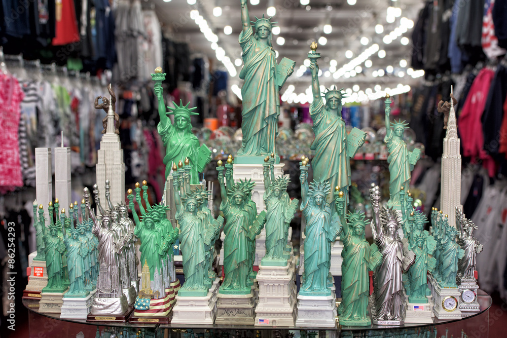 Wall mural statue of liberty souvenir shop