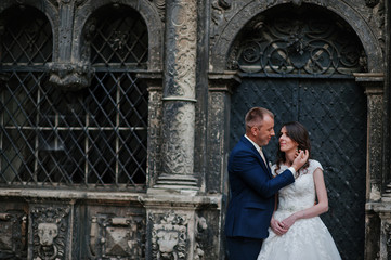 wedding couple background old oratory