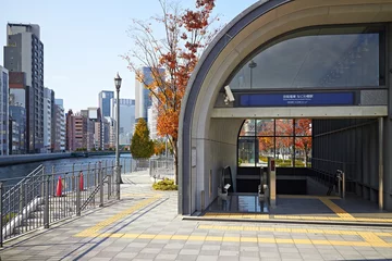 Photo sur Plexiglas Gare 中之島公園 京阪なにわ橋駅