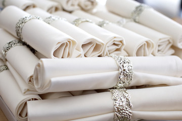 set napkins with rings