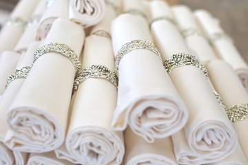 set napkins with rings