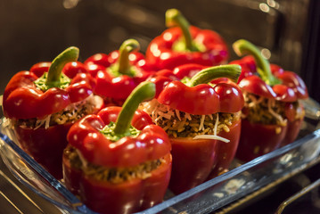 Balkangericht Gefüllte Paprika mit Reis und Hackfleisch