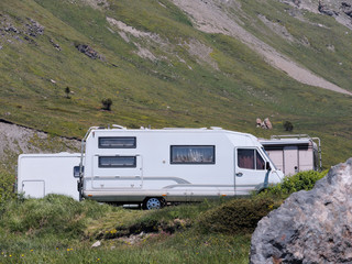 camping-cars dans les Alpes