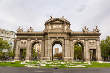 Fototapeta na wymiar Puerta de Alcala in Madrid