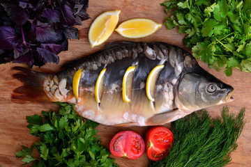 Рыба свежая с овощами и зеленью