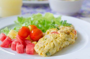 omlette and fruits salad