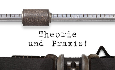 Theorie und Praxis - Alte  Schreibmaschine  
