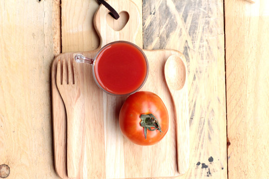 Tomato juice and fresh tomatoes