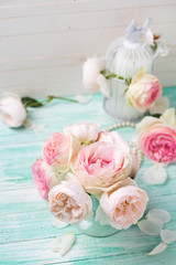 Obraz na płótnie Canvas Fresh pastel roses