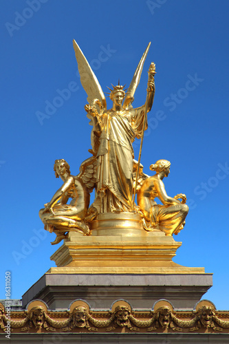 Résultat de recherche d'images pour "la statue de la poesie sur l'opéra de paris"