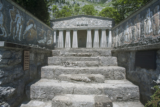 PAXMAL von Karl Bickel, ob Walenstadt, St. Gallen, Schweiz