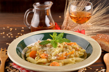 Penne rigate with carrots and cereals
