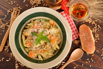 Penne rigate with carrots and cereals
