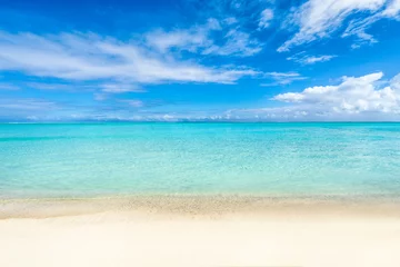 Fototapeten Weißer Strand und blaues Meer auf den Malediven © eyetronic