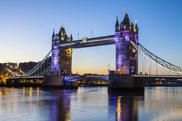 Fototapeta na wymiar Tower Bridge at Dawn