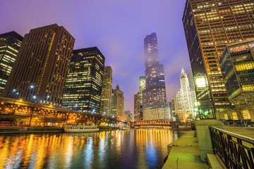 Fototapeta premium Chicago downtown and Chicago River