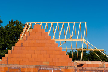 Toit d'un pavillon en construction