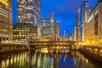 Fototapeta premium Centrum Chicago i rzeka Chicago