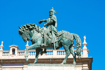 Fototapeta premium Monument to Jaime Conquistador in Jardines del Parterre in Valen