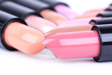 Align lipsticks
