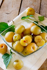 Preserved whole apples in bowl