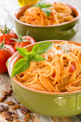 Spaghetti con pomodoro e formaggio grattugiato, Italian Pasta