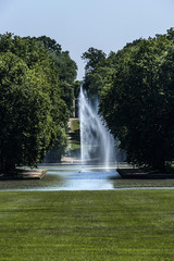 Naklejka premium Fountain in Parc. Chateau de Sceaux, near Paris.
