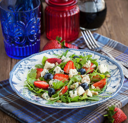 Arugula, strawberry, blueberry and blue cheese salad